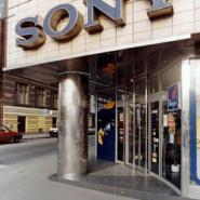 Prodejna SONY a vstup do domu, Praha 2, Karlovo nám